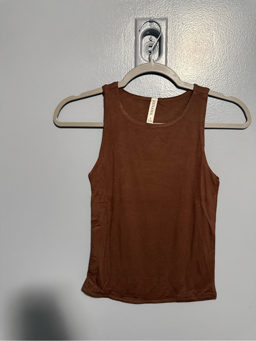 Zenana Premium Double Lined Seamless Brown Sleeveless Tank Top AA06 - Picture 3 of 4
